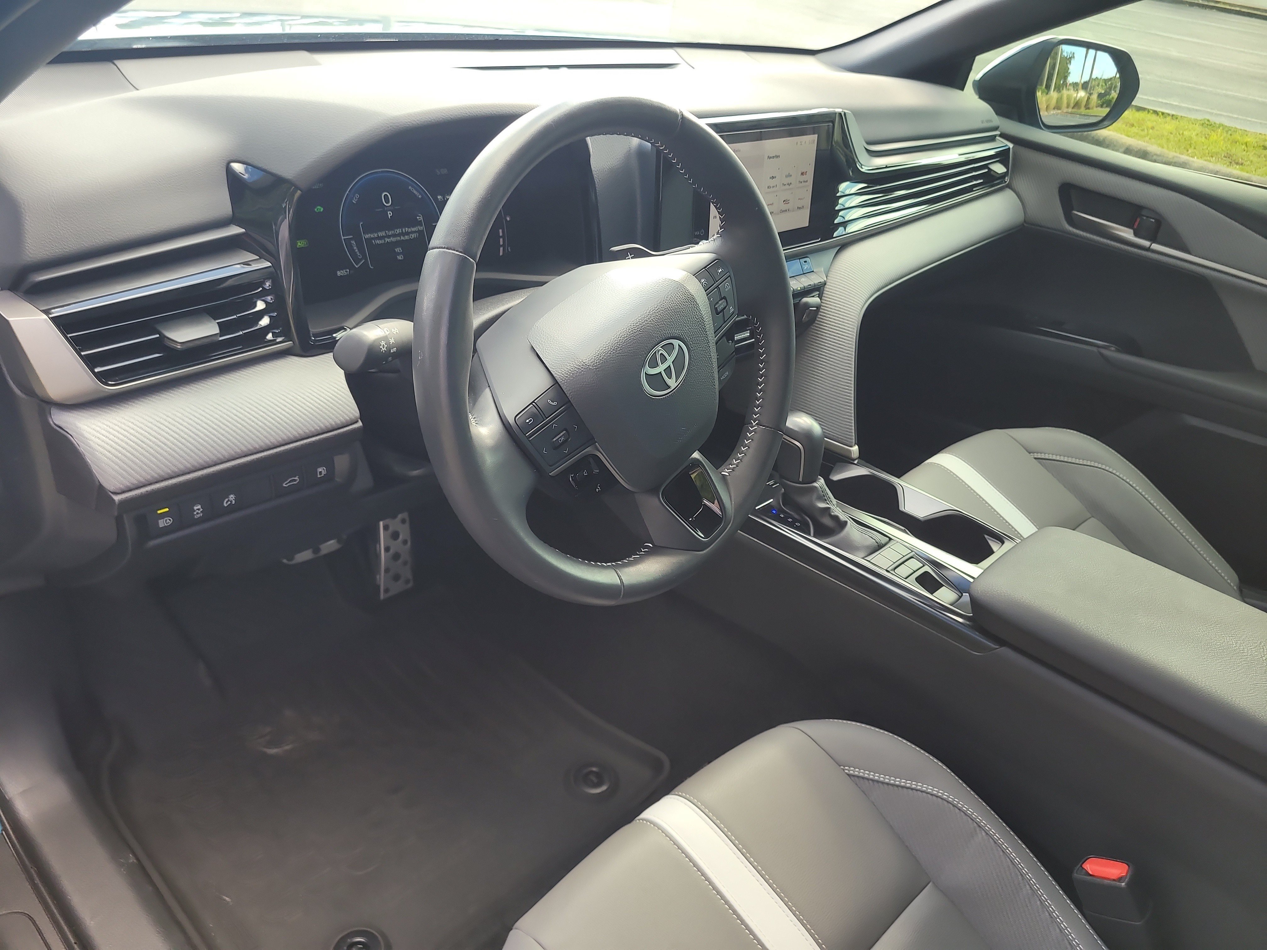 Used 2025 Toyota Camry SE FWD image 17