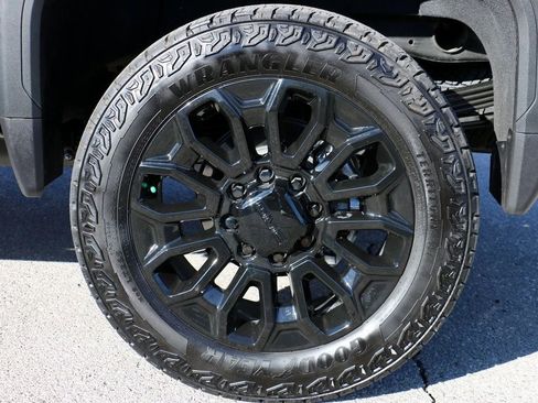 Used 2025 GMC Sierra 2500 Denali Ultimate image 8