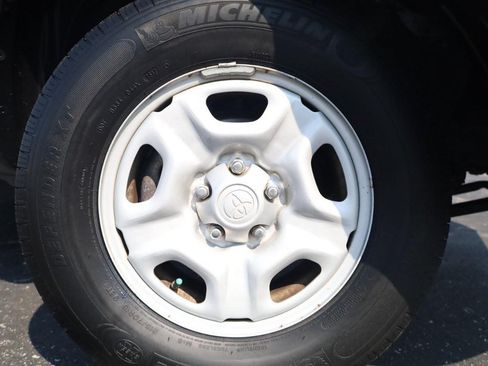 Used 2009 Toyota Tacoma 2WD Regular Cab image 2