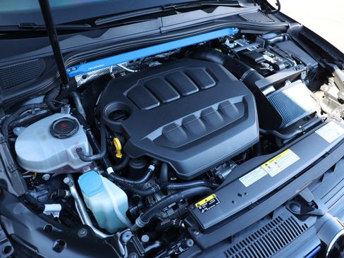 Used 2023 Volkswagen Golf R 2.0T image 44