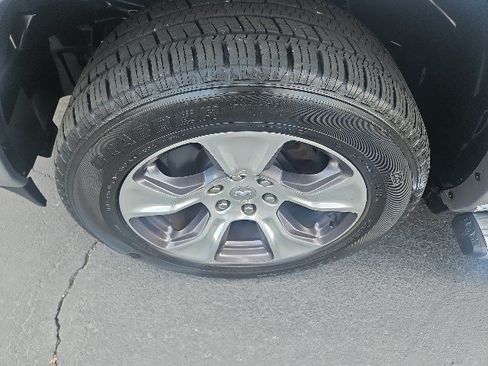 Used 2019 RAM 1500 Laramie AWD/4WD image 7