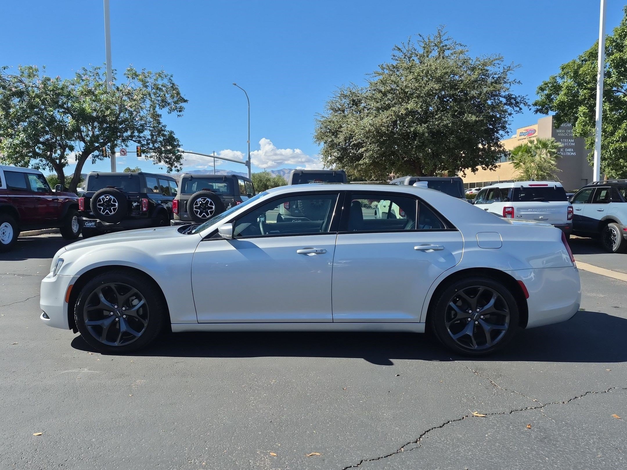 Used 2023 Chrysler 300 S RWD image 6