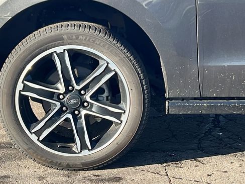 Used 2021 Ford Expedition Max Limited image 9