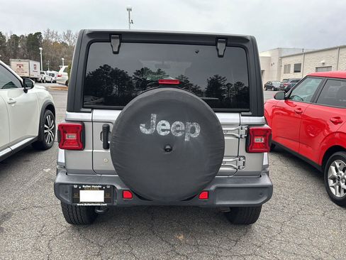 Used 2018 Jeep Wrangler Unlimited Sahara image 7