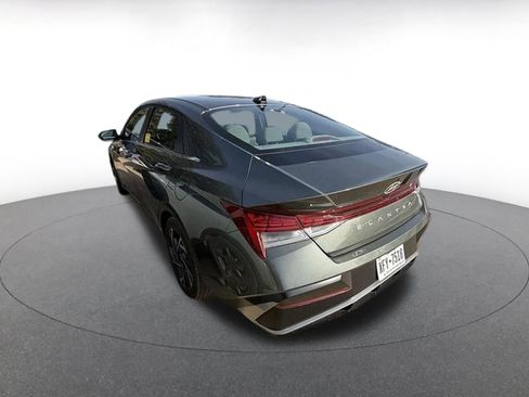 Used 2025 Hyundai Elantra SEL image 4