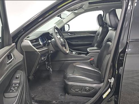 Used 2023 Jeep Grand Cherokee 4WD 4xe w/ Luxury Tech Group II image 8