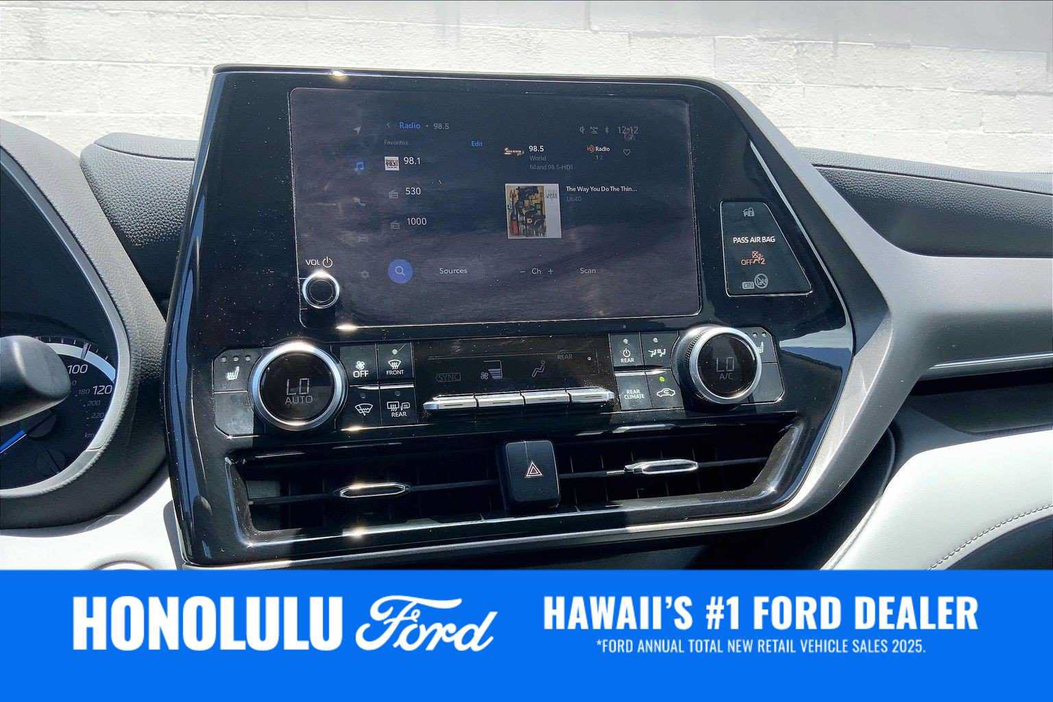 Used 2025 Toyota Highlander XLE AWD/4WD image 34