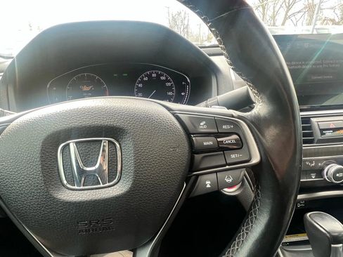 Used 2018 Honda Accord Touring image 14