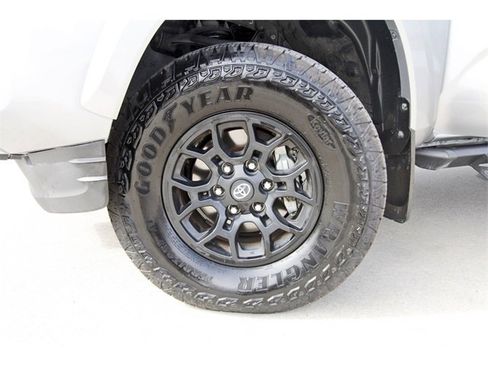 Used 2020 Toyota Tacoma SR5 image 30