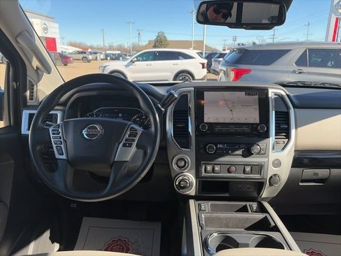 Used 2021 Nissan Titan SV w/ SV Convenience Package image 14