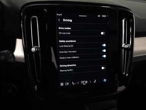 Used 2025 Volvo XC40 B5 Core image 25