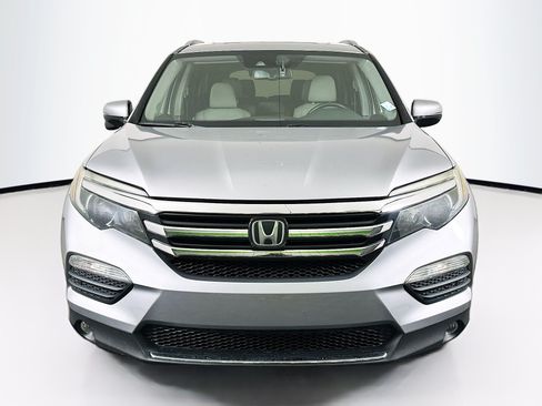 Used 2017 Honda Pilot Touring image 2