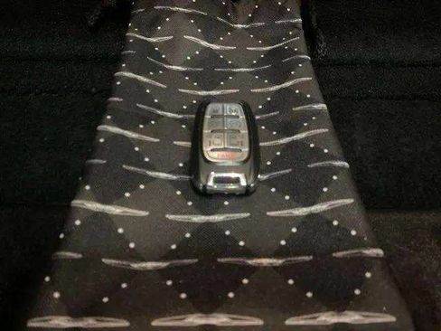 Used 2025 Chrysler Pacifica Select FWD image 86
