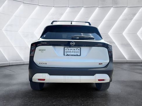 New 2026 Nissan Kicks SR image 7