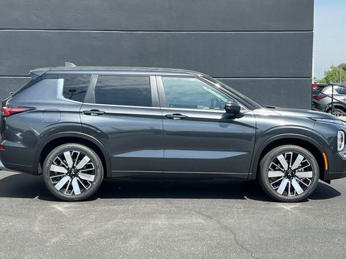 New 2026 Mitsubishi Outlander SE FWD image 4