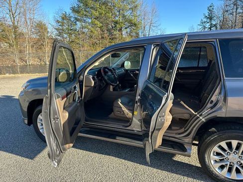 Used 2016 Lexus GX 460 w/ Premium Package AWD/4WD image 31