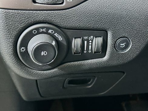 Used 2020 Jeep Cherokee Limited AWD/4WD image 17