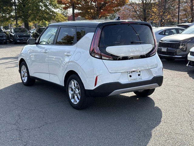 Used 2025 Kia Soul S FWD image 4