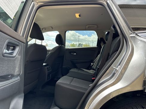 Used 2022 Nissan Rogue SV AWD/4WD image 10