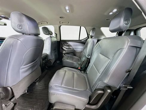 Used 2018 Chevrolet Traverse Premier w/ Driver Confidence II Package FWD image 17