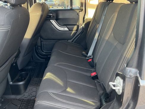 Used 2016 Jeep Wrangler Unlimited Rubicon w/ Connectivity Group image 8
