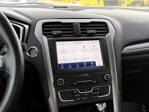 Used 2020 Ford Fusion SE FWD image 32