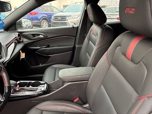 Used 2025 Chevrolet Trax RS w/ Driver Confidence Package FWD image 27