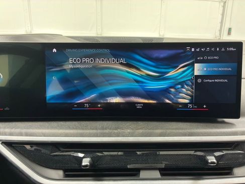 Used 2023 BMW X7 xDrive40i w/ Premium Package image 32