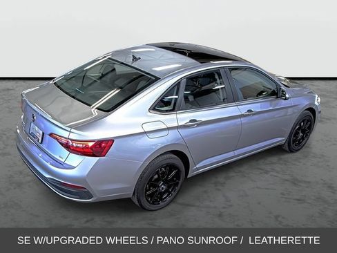 Used 2024 Volkswagen Jetta SE w/ Panoramic Sunroof Package FWD image 4