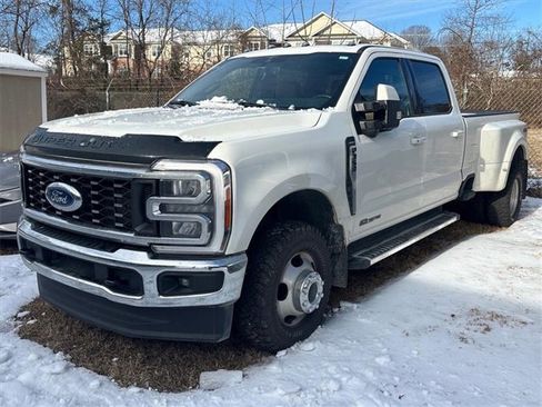 Used 2023 Ford F350 Lariat image 2