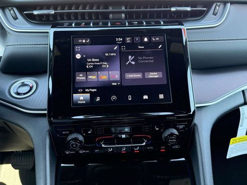 Used 2025 Jeep Grand Cherokee Laredo X w/ Luxury Tech Group I AWD/4WD image 36