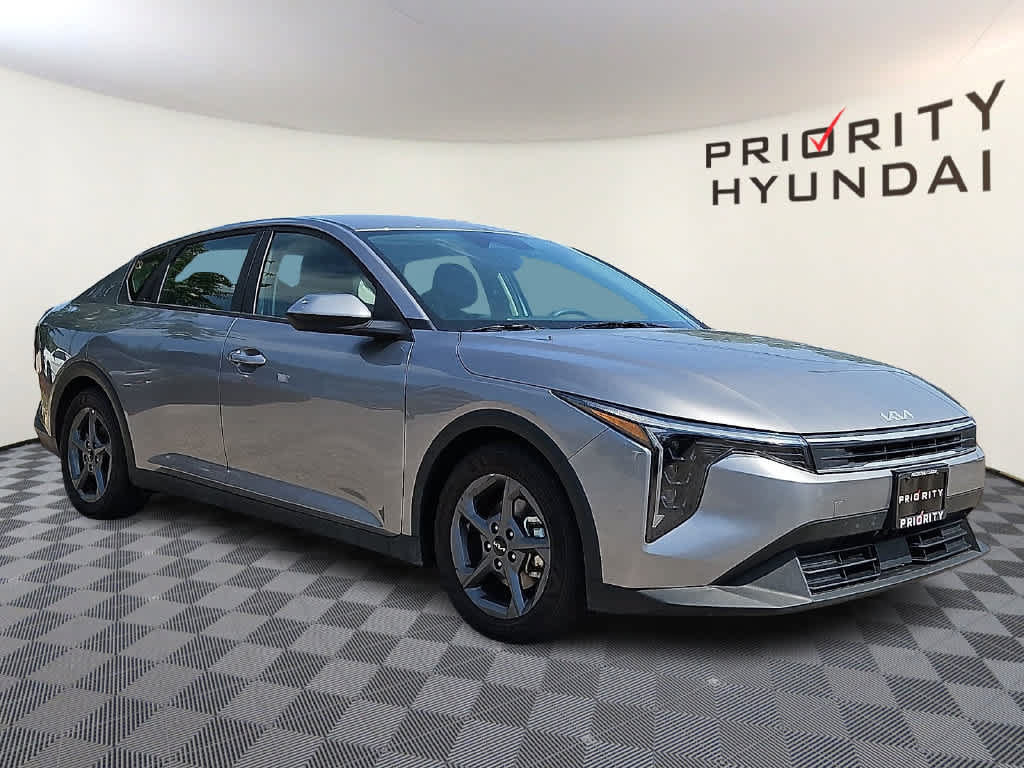 Used 2025 Kia K4 FWD image 3