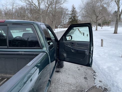 Used 2002 Chevrolet S10 Pickup LS w/ LS Preferred Equipment Group image 33