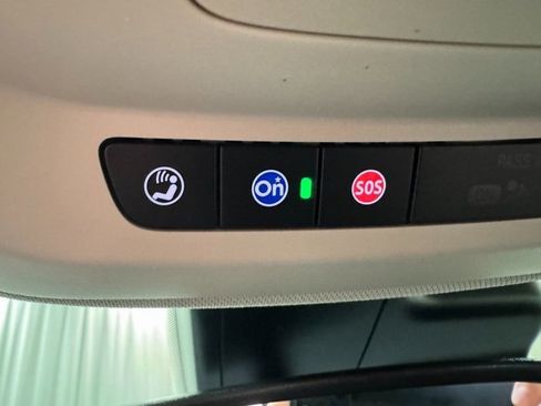 Used 2022 Buick Envision Essence w/ Technology Package I image 41