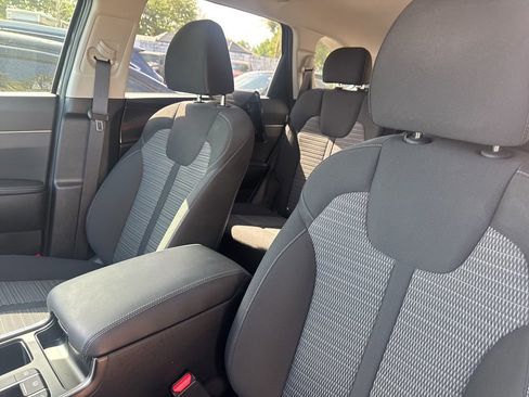 Used 2025 Kia Sorento LX image 7