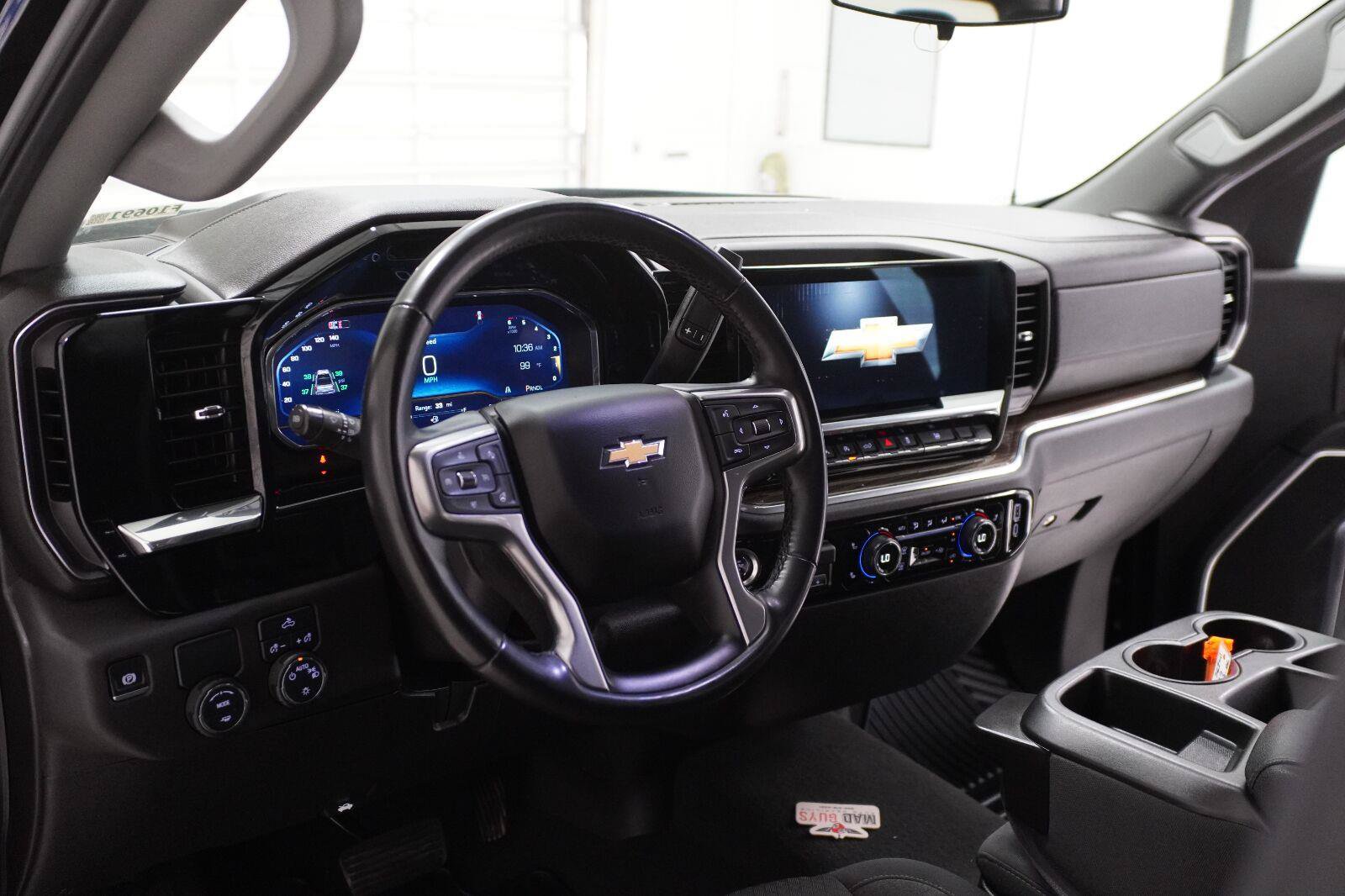 Used 2025 Chevrolet Silverado 1500 LT RWD image 8