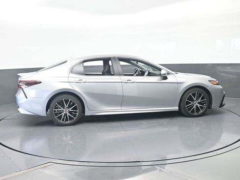 Used 2022 Toyota Camry SE FWD image 7