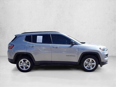 Used 2023 Jeep Compass Latitude w/ Sun and Sound Group AWD/4WD image 5