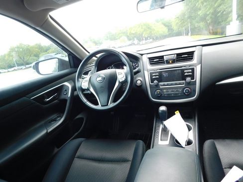 Used 2017 Nissan Altima 2.5 SR FWD image 6