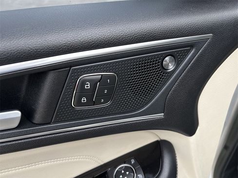 Used 2019 Ford Edge Titanium image 23