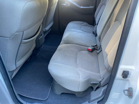 Used 2019 Nissan Frontier SV image 9