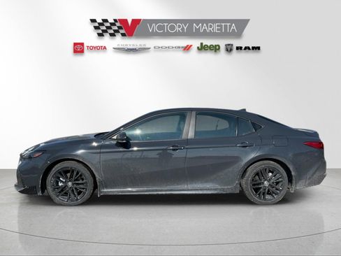 Used 2025 Toyota Camry SE image 2