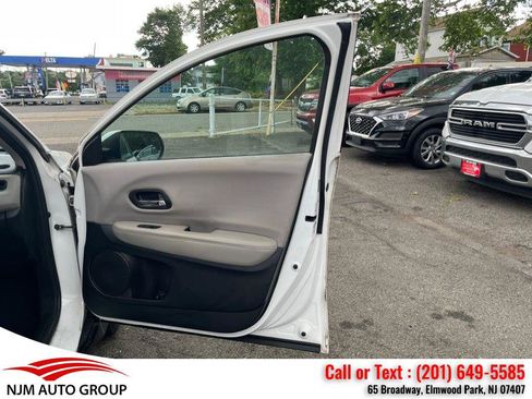 Used 2017 Honda HR-V LX image 35