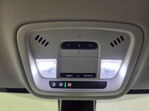 Used 2020 Chevrolet Traverse RS FWD image 14