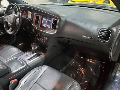 Used 2019 Dodge Charger SXT w/ Leather Interior Group image 15
