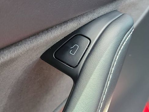 Used 2022 Tesla Model Y Long Range AWD/4WD image 19