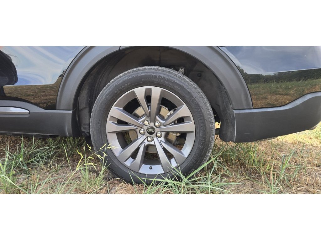 Used 2024 Ford Explorer XLT w/ Equipment Group 202A AWD/4WD image 10