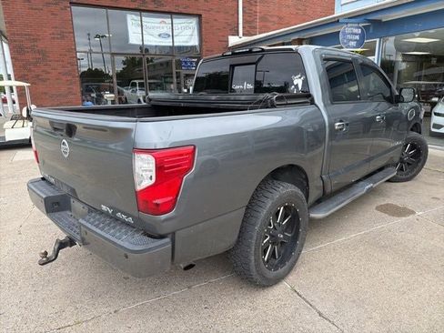 Used 2017 Nissan Titan SV AWD/4WD image 5