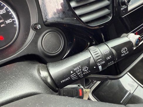 Used 2020 Mitsubishi Outlander SE image 26