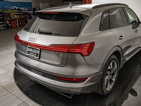 Used 2022 Audi e-tron Premium w/ Convenience Plus Package AWD/4WD image 16